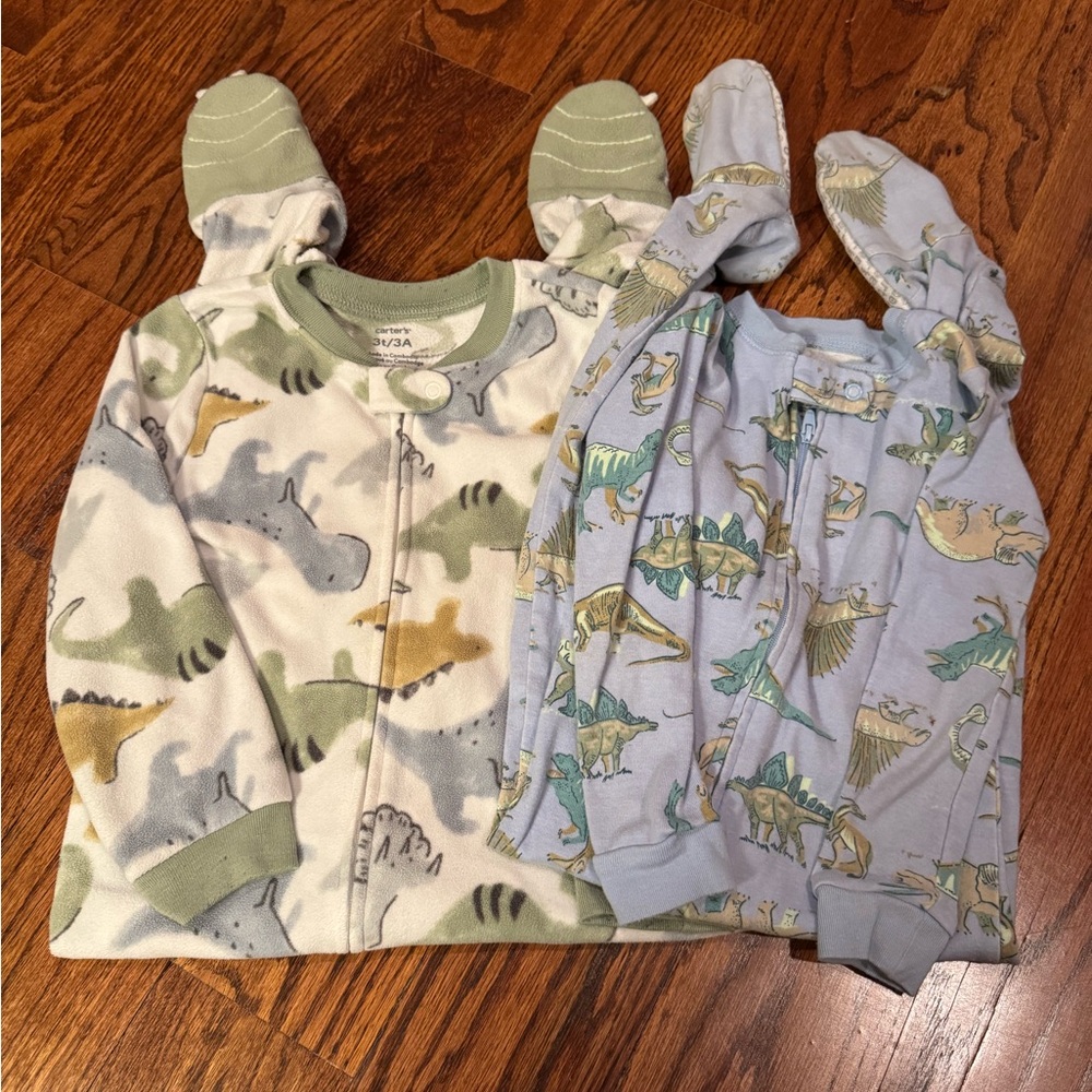 🦖🦕 Carter’s Dinosaur Print 3T Footed Zip Up Pajamas Set